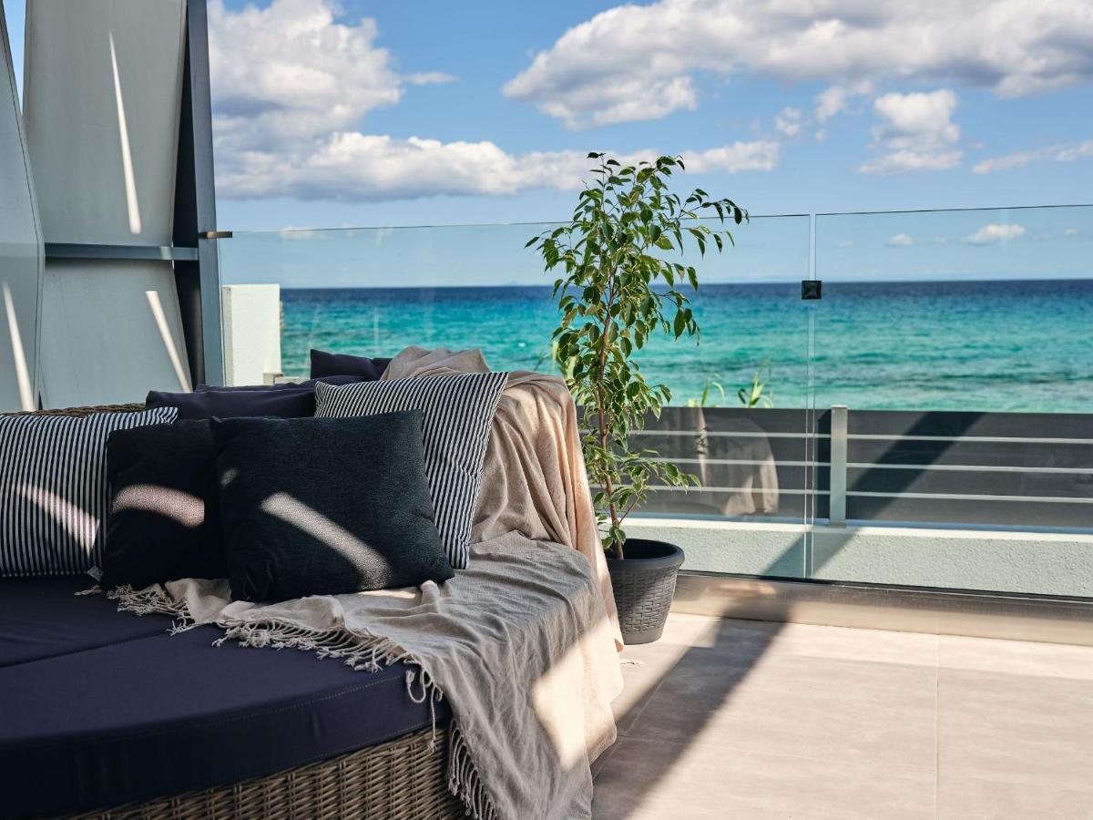 Blue View Villa - Coastal Elegance With Swim Spa, By Zantewize اليكاناس المظهر الخارجي الصورة