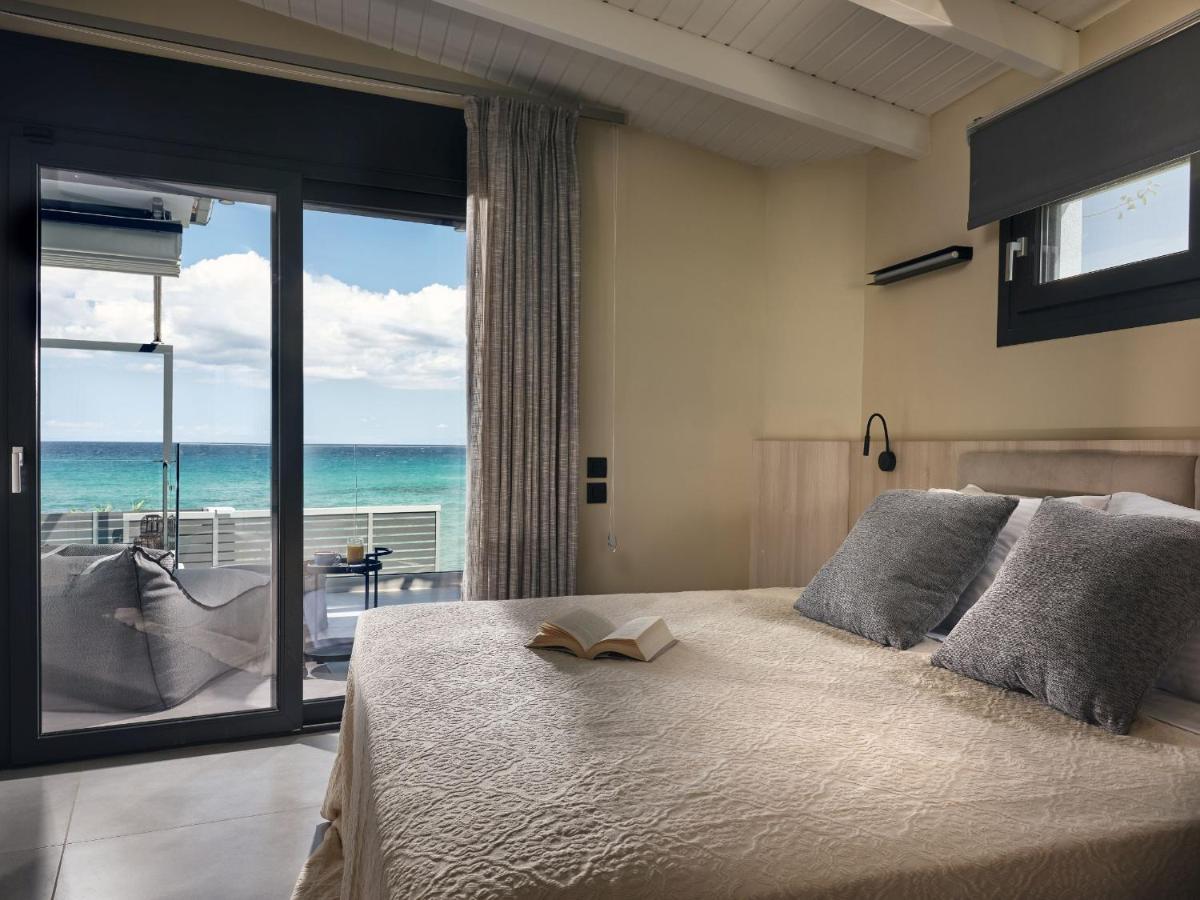 Blue View Villa - Coastal Elegance With Swim Spa, By Zantewize اليكاناس المظهر الخارجي الصورة